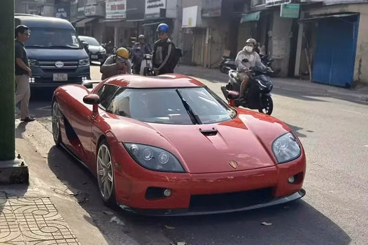 Đầu năm 2026, đã có rất nhiều siêu xe được chủ nhân cho dạo phố đầu năm mới, nhưng đáng chú ý hơn cả là sự xuất hiện của bom tấn Koenigsegg CCX độc nhất Việt Nam trên đường phố quận 5, TP.HCM.