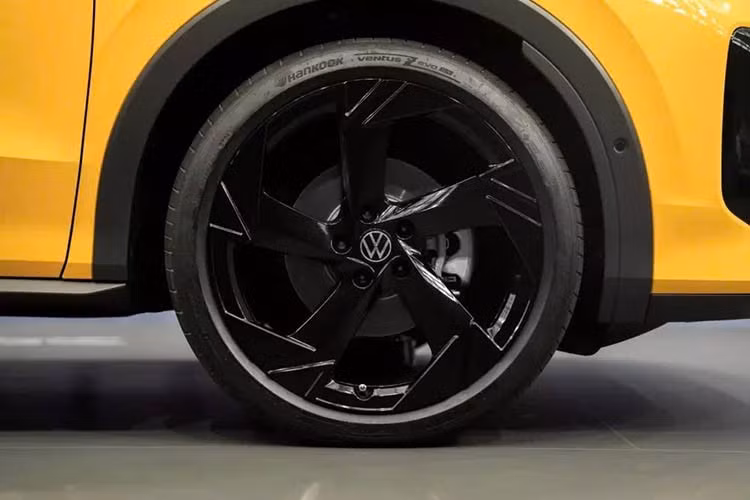 Mẫu SUV thứ ba của Volkswagen được xây dựng trên nền tảng MQB Evo được trang bị thêm các tùy chọn cao cấp, bao gồm Travel Assist và Park Assist Pro.