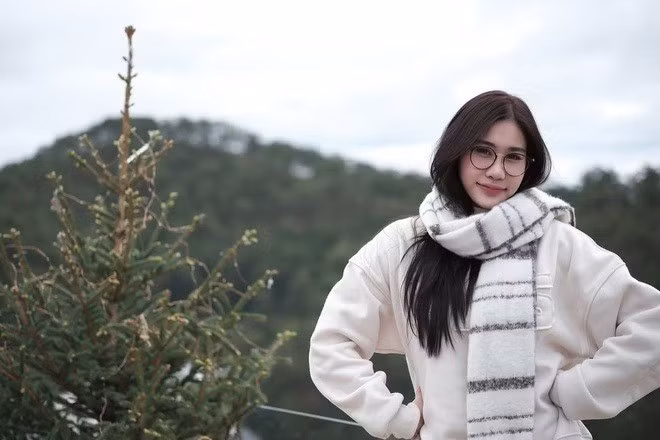 Phương Anh còn gây ấn tượng bởi vẻ đẹp trong trẻo.