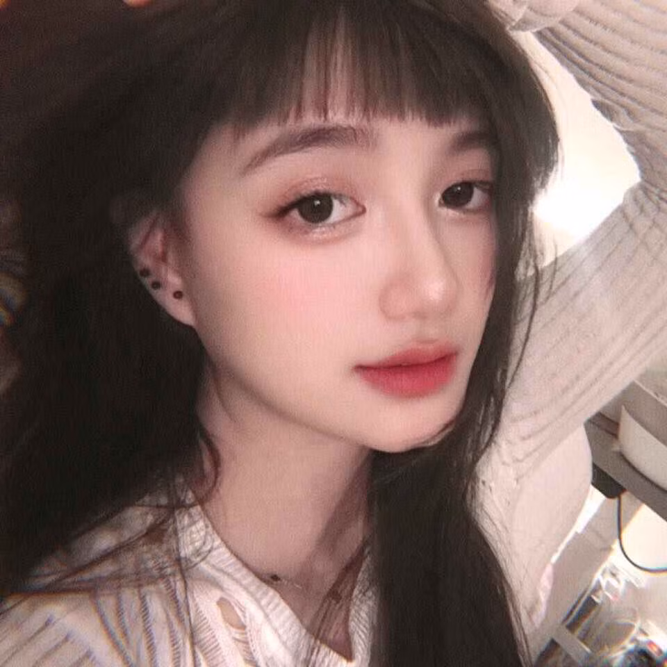 Vẻ ngoài dịu dàng của cô nữ sinh gốc Quảng Bình (cũ) đã hút hồn nhiều teen Việt vào giai đoạn năm 2015.