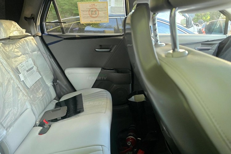 Khoang nội thất đậm chất tương lai này hứa hẹn đưa Tucson 2027 trở thành một trong những mẫu SUV tiên tiến nhất trong phân khúc C. Đáng chú ý, trong chiến lược điện hóa toàn cầu, Hyundai xác nhận sẽ loại bỏ hoàn toàn động cơ diesel khỏi Tucson 2027.