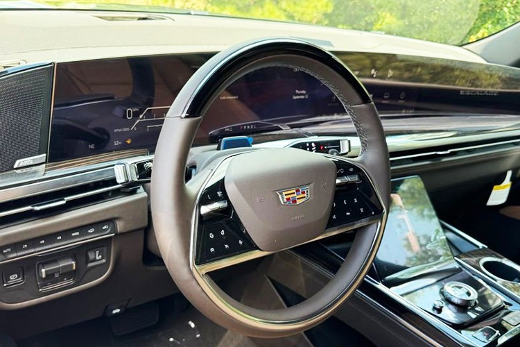 View - "Soi" Cadillac Escalade ESV 2025 có giá đắt hơn cả Lamborghini Urus | Báo Tri thức và Cuộc sống - TIN TỨC PHỔ BIẾN KIẾN THỨC 24H