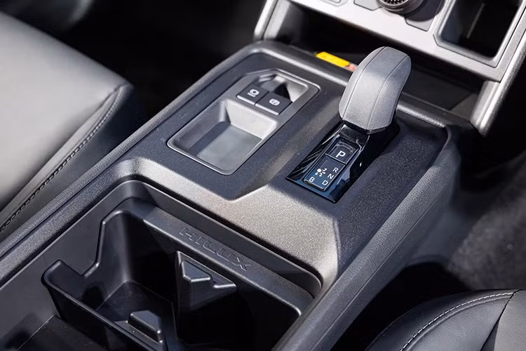 Xe sử dụng pin lithium-ion NMC dung lượng 59,2 kWh, cho phạm vi hoạt động khoảng 315 km theo chu trình NEDC. Toyota cho biết thời gian sạc nhanh DC từ 20% đến 80% chỉ mất khoảng 30 phút (công suất sạc tối đa 125 kW), trong khi sạc AC hỗ trợ công suất đến 10 kW.