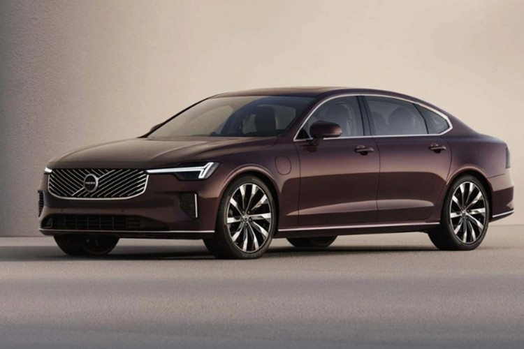 Volvo S90 2026 ﻿Cùng thời điểm, Volvo S90 2026 cũng được giới thiệu với giá dự kiến hơn 2,7 tỷ đồng. Đây là mẫu sedan đầu bảng của Volvo, hướng đến đối thủ BMW 5 Series và Mercedes-Benz E-Class. Thiết kế bên ngoài của S90 được thiết kế tinh tế hơn.