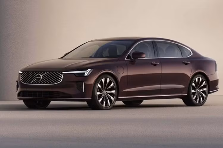 Volvo S90 2026 ﻿Cùng thời điểm, Volvo S90 2026 cũng được giới thiệu với giá dự kiến hơn 2,7 tỷ đồng. Đây là mẫu sedan đầu bảng của Volvo, hướng đến đối thủ BMW 5 Series và Mercedes-Benz E-Class. Thiết kế bên ngoài của S90 được thiết kế tinh tế hơn.