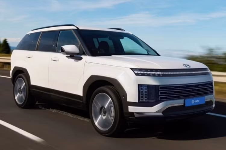 Tucson 2027 dự kiến sẽ ra mắt tại Mỹ vào quý III/2026, cùng thời điểm với Hyundai Avante (Elantra) thế hệ mới. Tại Hàn Quốc, giá khởi điểm được dự đoán khoảng 34 triệu won (tương đương khoảng 24.000 USD). Với danh mục hybrid hoàn toàn và công nghệ nâng cấp, Tucson vẫn được kỳ vọng giữ vị trí cạnh tranh trong phân khúc SUV cỡ C.