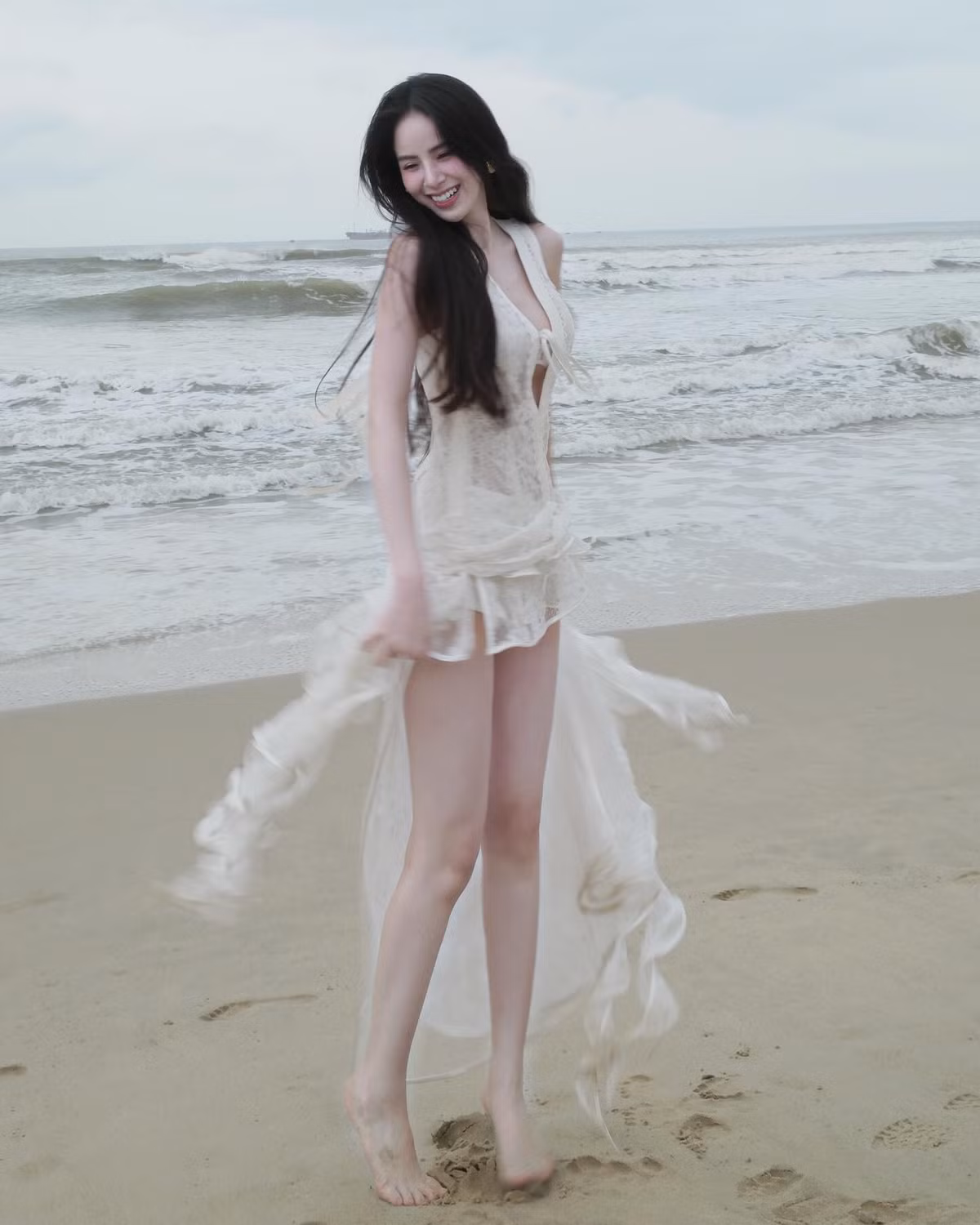 Gần đây nhất, người đẹp Hương Liênthu hút sự chú ý khi thông báo kết hôn, trở thành nàng dâu hào môn.