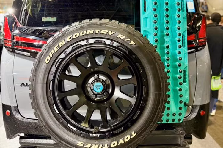 Dù vậy, việc kết hợp giữa sự tiện nghi vốn có của dòng xe MPV nhà Toyota với phong cách thiết kế phiêu lưu cho thấy một xu hướng mới dành cho khách hàng muốn một chiếc xe đa dụng nhưng không kém phần cá tính.