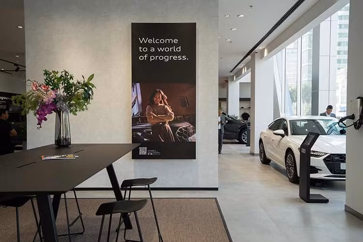 Mô hình Progressive Showroom Concept của Audi được xây dựng dựa trên cấu trúc tám mô-đun, nhằm mang đến cho mỗi khách hàng và khách tham quan một hành trình trải nghiệm được cá nhân hóa hoàn toàn ngay trong không gian showroom.