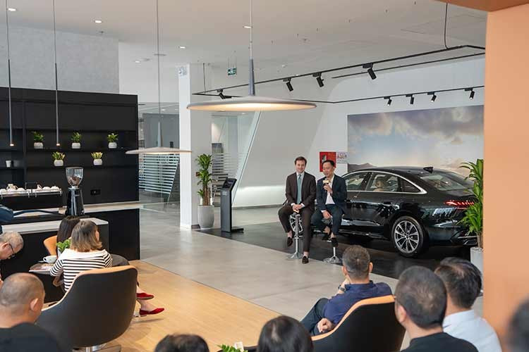 Danh mục sản phẩm mở rộng này phản ánh cam kết của thương hiệu xe sang Audi trong việc mang đến cho khách hàng Việt Nam những sản phẩm mới nhất, từ các dòng SUV, Sportback cho đến các mẫu xe điện và hiệu suất cao.