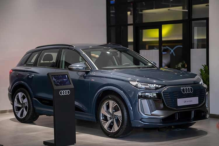 Audi Việt Nam dự kiến sẽ giới thiệu một số mẫu xe mới trong năm 2026, bao gồm các phiên bản thế hệ mới của Audi Q5 SUV, Q5 Sportback, Q3 SUV, Q3 Sportback, Q6 Sportback e-tron, A6 Sportback e-tron cùng với S6 Sportback e-tron – lần đầu tiên được ra mắt tại Việt Nam.