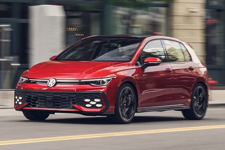 Sau khi giới thiệu cũng như mở đơn đặt hàng mua xe Volkswagen Golf GTI Edition 50 đặc biệt cho các "thượng đế" ở quê nhà Đức, hãng xe này tiếp tục công bố giá cả và thông số kỹ thuật chi tiết, cho biết mẫu xe hatchback dẫn động cầu trước này tại thị trường Anh.