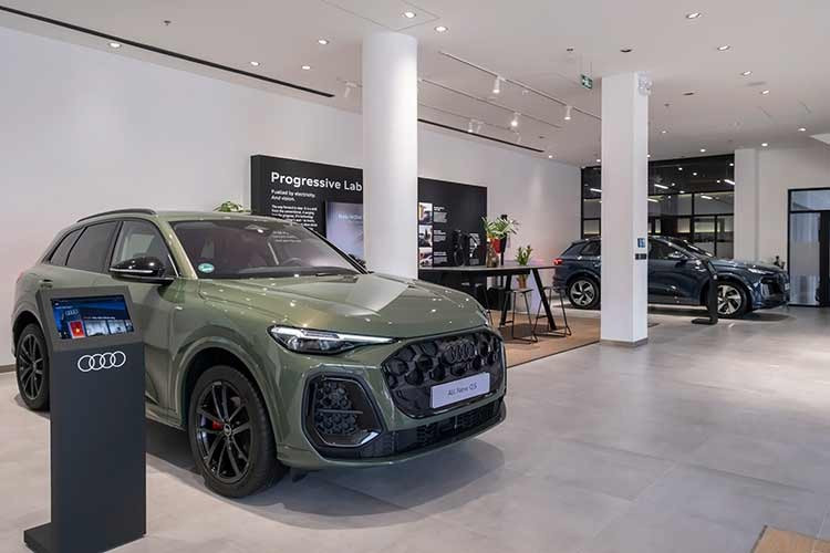 Đây là showroom đầu tiên tại Việt Nam và tiên phong tại khu vực Đông Nam Á được thiết kế theo định hướng mới của Audi toàn cầu, với triết lý đặt khách hàng làm trung tâm.
