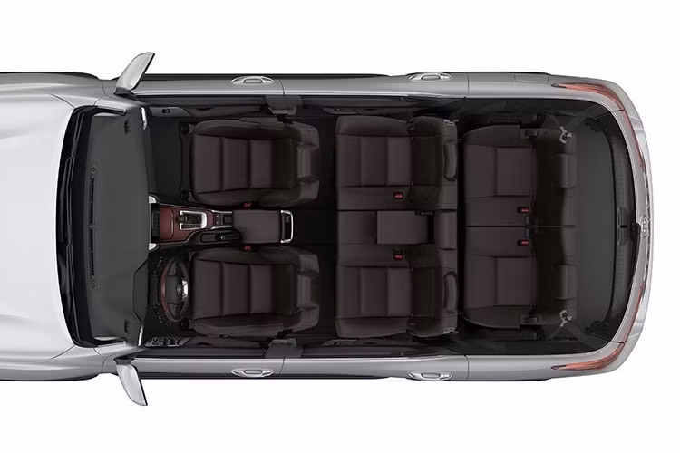 Về công nghệ, theo nhiều thông tin lan truyền cho thấy Fortuner mới lần đầu tiên trang bị gói hỗ trợ lái nâng cao ADAS cấp độ 2, với radar trước tích hợp ngay trên cản trước. Nếu điều này trở thành sự thật, mẫu SUV 7 chỗ đến từ Nhật nhiều khả năng sẽ tích hợp hệ thống hỗ trợ lái bán tự động trên các phiên bản cao cấp.