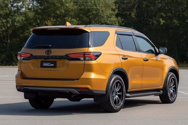 Ở khả năng vận hành, nhiều nguồn tin cho rằng Fortuner thế hệ mới sẽ lần đầu tiếp cận công nghệ diesel lai điện. Mẫu SUV này khả năng cao tiếp tục sử dụng khối động cơ dung tích 2.8 lít tăng áp quen thuộc, kết hợp hệ thống mild-hybrid 48 volt nhằm gia tăng sức mạnh. Mức công suất dự đoán vượt ngưỡng 200 mã lực, đồng thời tối ưu mức tiêu thụ nhiên liệu so với cấu hình diesel hiện nay.