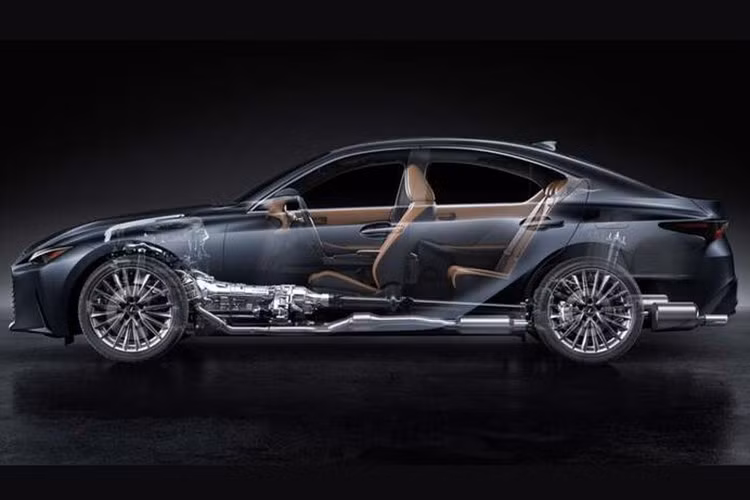 Tùy chọn thứ hai là IS 300h hybrid, kết hợp động cơ I4 2.5L hút khí tự nhiên và hộp số E-CVT, cho tổng công suất khoảng 220 PS. Lexus không nhắc đến phiên bản IS 500 V8 trong lần nâng cấp này.