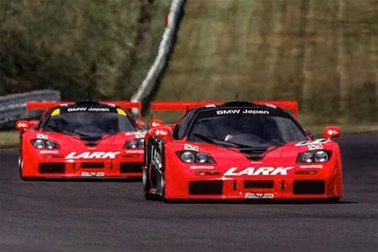 Gần ba thập kỷ trước, McLaren đã tham gia Giải vô địch xe Nhật Bản (JGTC). Đội đua đã làm điều đó cùng với đối tác lúc bấy giờ, Team Goh, và hai chiếc xe F1 GTR, những chiếc xe đã tạo dựng được tên tuổi trong giải đua, về đích thứ nhất và thứ hai ở chặng đua đầu tiên, và lập kỷ lục vòng đua nhanh nhất mỗi lần ra đường đua trong suốt mùa giải.