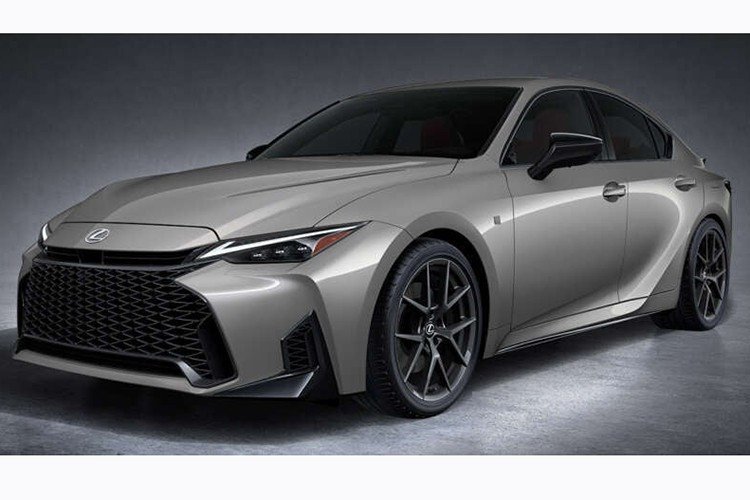 Đây là lần nâng cấp thứ ba Lexus IS được nâng cấp sau hai lần vào các năm 2017 và 2021, với nhiều thay đổi đáng kể về thiết kế, công nghệ và khả năng vận hành.