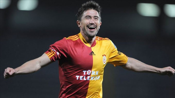 Ngay sau khi rời Liverpool, Kewell ký hợp đồng với Galatasaray (Thổ Nhĩ Kỳ) vào tháng 7/2008. Tại đây, ông được người hâm mộ yêu mến với biệt danh “Harry the Wizard” (Harry Phù Thủy) hoặc “Wizard of Oz” nhờ kỹ thuật, tốc độ và tinh thần thi đấu.