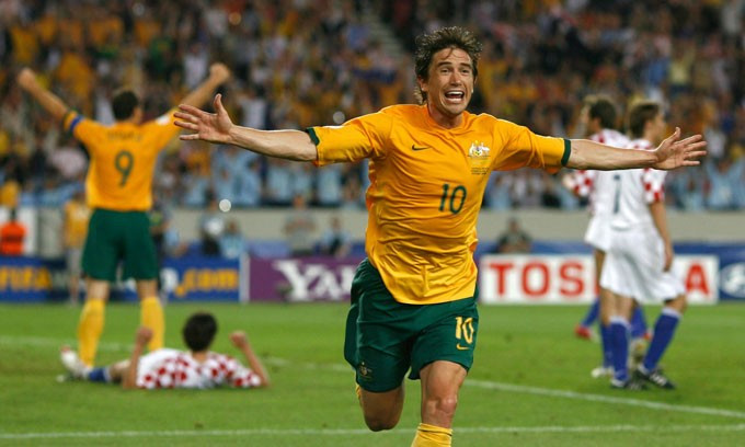 Sinh năm 1978, Harry Kewell là một trong những tượng đài của bóng đá Australia. Ông từng có 56 lần khoác áo ĐTQG, ghi 17 bàn thắng, góp mặt tại hai kỳ World Cup 2006 và 2010.