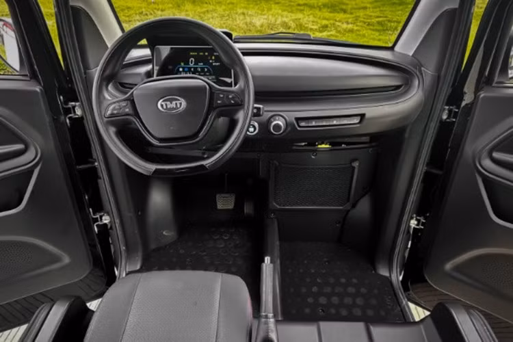 Nano S05 có kích thước chiều dài x rộng x cao lần lượt là 2.280 x 1.290 x 1.590 mm. Xe có cấu hình hai chỗ ngồi, ba cửa (hai cửa hông và một cửa sau) và thiết kế tập trung vào sử dụng trong đô thị.