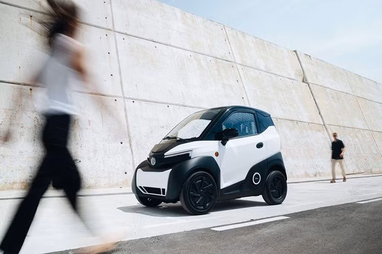 Xe điện TMT Nano S05 2026 có khe chứa pin bổ sung để lắp thêm pin dự phòng khi cần thiết. Cả hai phiên bản đều sử dụng chuẩn sạc CCS2, tương thích với phần lớn trạm sạc hiện có trong nước.