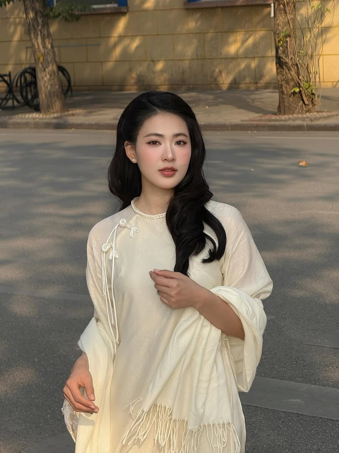 Bên cạnh đó, Minh Trang còn ghi dấu ấn trong nhiều MV đình đám như Một Đêm Say (Thịnh Suy), Thương Em Là Điều Anh Không Thể Ngờ (Noo Phước Thịnh), Đừng yêu nữa, em mệt rồi (Min).