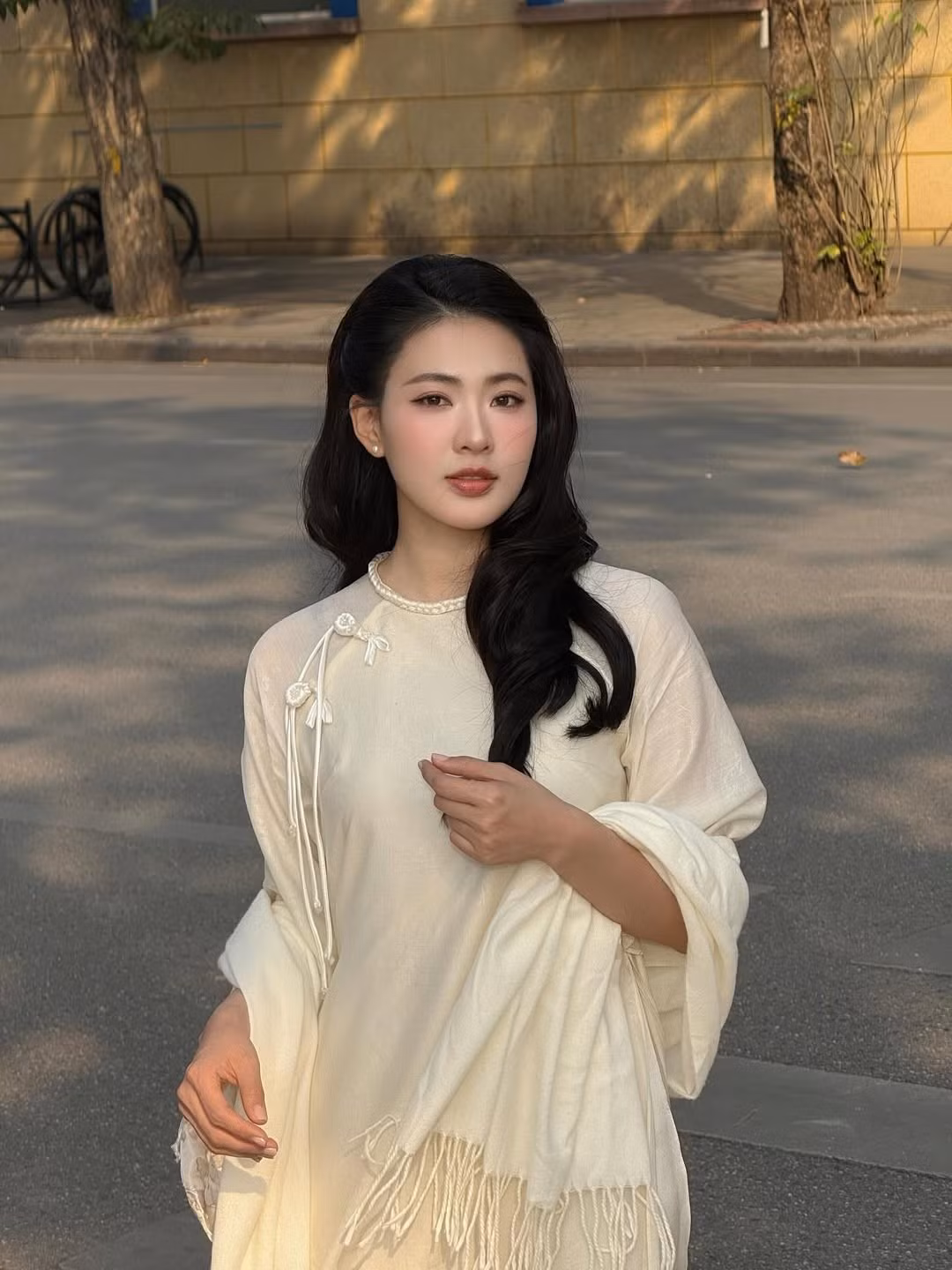 Bên cạnh đó, Minh Trang còn ghi dấu ấn trong nhiều MV đình đám như Một Đêm Say (Thịnh Suy), Thương Em Là Điều Anh Không Thể Ngờ (Noo Phước Thịnh), Đừng yêu nữa, em mệt rồi (Min).