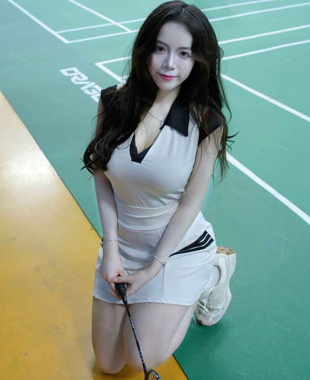 Phía dưới phần bình luận, cộng đồng mạng gần như "bùng nổ" với hàng loạt lời khen có cánh.