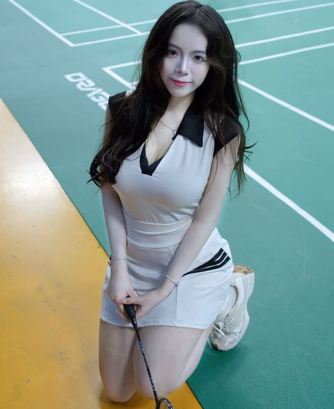 Phía dưới phần bình luận, cộng đồng mạng gần như "bùng nổ" với hàng loạt lời khen có cánh.