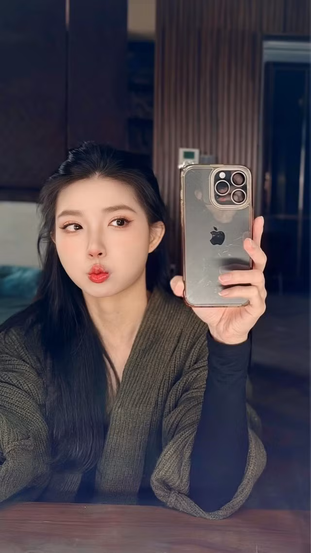 Nhan sắc, thần thái và phần nội dung cá nhân hóa giúp Phương Ku nhanh chóng thu hút hàng trăm nghìn lượt follow.