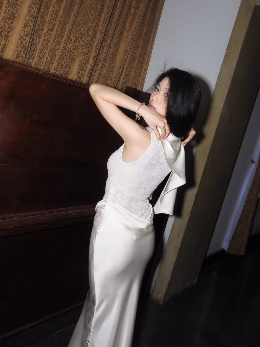 Sở hữu gương mặt xinh đẹp, làn da trắng mịn cùng vóc dáng cân đối và chiều cao khoảng 1m65, Diệp Phương Linh không khó để trở thành "nàng thơ" của nhiều thương hiệu thời trang, mỹ phẩm.