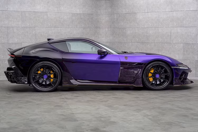 Thời gian ngắn ngủi trên thị trường không chỉ đồng nghĩa với việc số lượng xe lưu thông trên đường phố thế giới còn rất hạn chế, mà còn bởi vì mọi người chưa có thời gian để thiết kế các chương trình tùy chỉnh cho nó, nhưng Mansory thì không chậm chân, vì họ mới ra mắt sản phẩm độ.