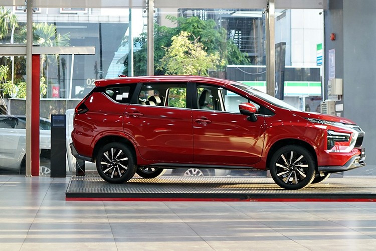 Về mẫu xe MPV Mitsubishi Xpander 2025 nâng cấp, xe mang ngôn ngữ thiết kế Dynamic Shield đặc trưng và có một số tinh chỉnh tạo nên nét cá tính riêng. Với phong cách “Năng động &amp; Tinh tế” (Dynamic &amp; Sophisticated), chiếc MPV Xpander mang dáng dấp năng động, tinh tế của dòng xe crossover.