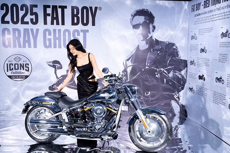 Bên cạnh những mẫu xe được cập nhật thuộc dòng Softail 2025 của hãng, Harley-Davidson còn vừa giới thiệu tới khách hàng Việt phiên bản đặc biệt Grey Ghost của mẫu Fat Boy. Harley-Davidson Fat Boy Gray Ghost 2025 tôn vinh một huyền thoại đã định hình một kỷ nguyên và chiếm được trái tim của nhiều thế hệ.