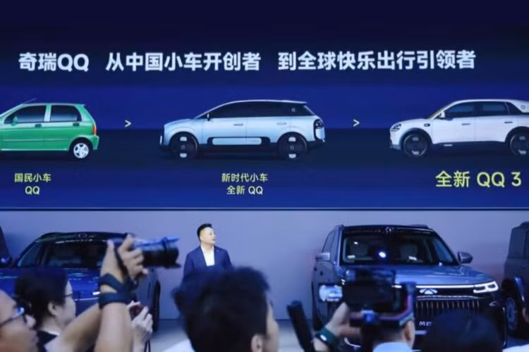Khi dòng QQ lần đầu tiên ra mắt vào năm 2003, Chery định vị đây là "mẫu xe dành cho giới trẻ mua ôtô lần đầu”. Sau đó, hãng đã tung ra các mẫu Chery QQ3, QQ6 và QQme nhằm tăng thêm sự lựa chọn cho khách hàng Trung Quốc.