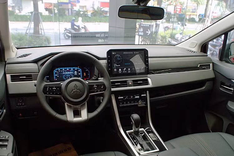 Nội thất Xpander phiên bản mới được nâng cấp nhằm mang đến trải nghiệm lái thoải mái với không gian 7 chỗ ngồi linh hoạt và rộng rãi.