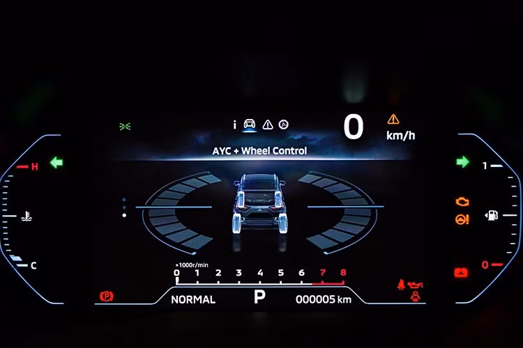 Điểm mới trên Xpander 2025 là vô lăng 3 chấu với các phím chức năng, đồng hồ kỹ thuật số 8 inch (có thể tuỳ chọn chế độ “Classic” mô phòng đồng hồ analog truyền thống, hoặc chế độ “Enhance” với các thông tin trực quan.