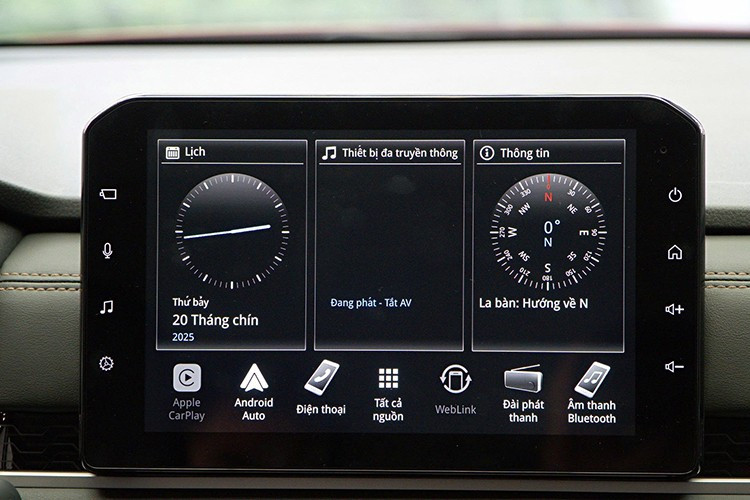 Xpander AT Premium 2025 phiên bản nâng cấp sở hữu màn hình giải trí 10 inch sắc nét với kết nối Apple Carplay/Android Auto không dây mang đến không gian giải trí phong phú cho hành khách.