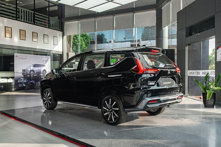 Nhờ khoảng sáng gầm lớn, chiếc MPV Xpander dễ dàng di chuyển qua nhiều địa hình. Đặc biệt, trên Xpander đã bổ sung thêm Hệ thống kiểm soát vào cua chủ động – AYC (Active Yaw Control) tăng cường sự an toàn và ổn định khi di chuyển trên đường trơn trượt hoặc vào cua gấp.