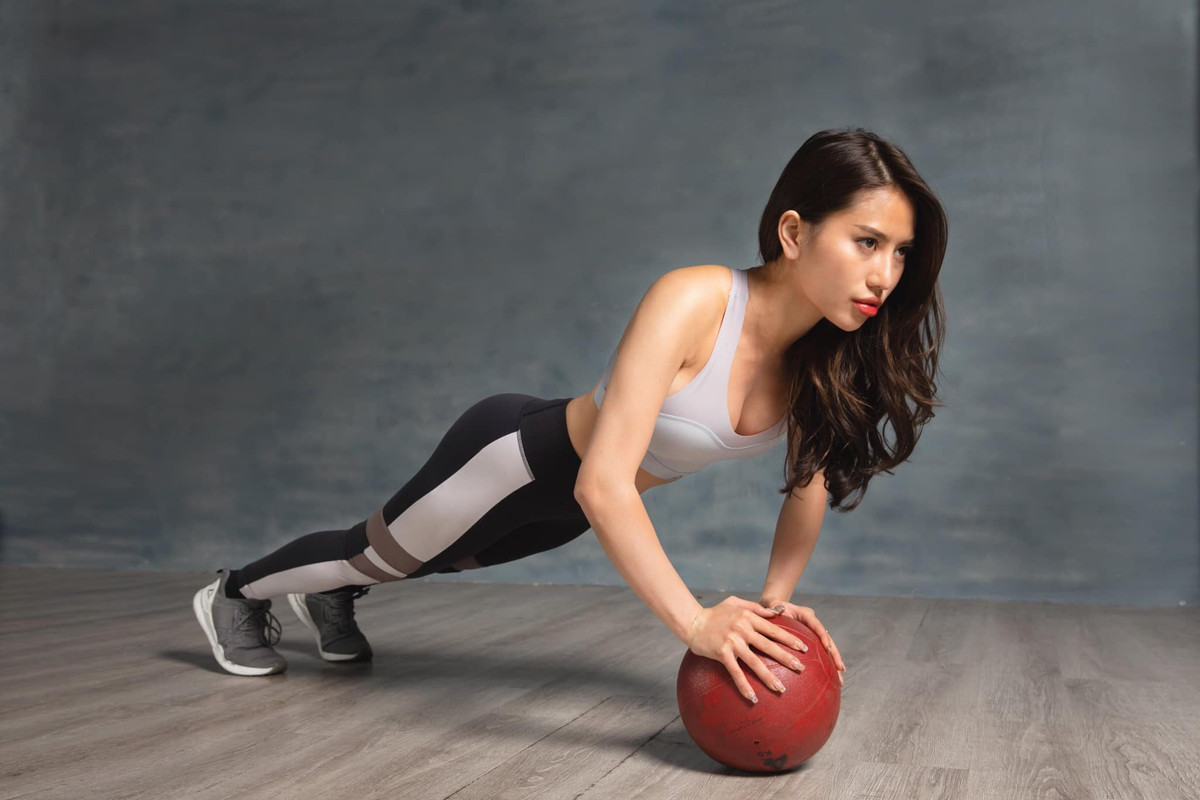 Thời gian gần đây, người đẹp tích cực tham gia các hoạt động chạy bộ, tham dự các giải đấu marathon. Nhờ vậy, nhan sắc và vóc dáng của Trang Lê ngày càng “thăng hạng”, nhận được sự trầm trồ của mọi người.