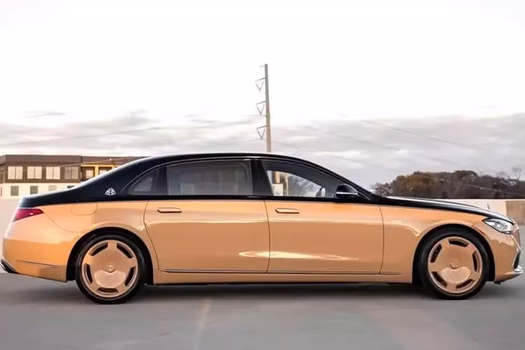 Phiên bản đặc biệt của Mercedes-Maybach S680 được ra đời nhằm tri ân nhà thiết kế thời trang biểu tượng Virgil Abloh - người đã qua đời 1 năm trước khi xe ra mắt. Theo thương hiệu Đức, đây là "chương cuối cùng" trong hành trình hợp tác giữa Mercedes-Benz và nhà thiết kế quá cố này.