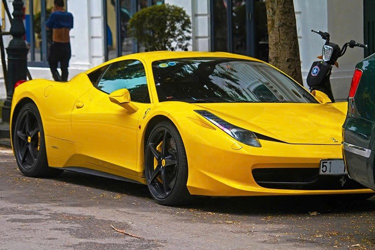 458 là dòng siêu xe Ferrari cuối cùng sử dụng cổ máy V8 hút khí tự nhiên, vì thế, đây là chú ngựa chồm rất được các đại gia Việt săn đón và gần như các xe 458 Italia hay Spider cho đến bản hiệu suất cao Speciale.