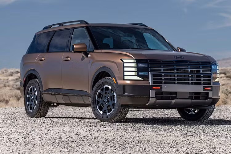 Về ngoại hình Hyundai Palisade 2026 mới hông chỉ thay đổi hoàn toàn về ngôn ngữ thiết kế, mà còn gia tăng kích thước và nâng cấp công nghệ để củng cố vị thế trong phân khúc crossover cỡ trung đang cạnh tranh khốc liệt.