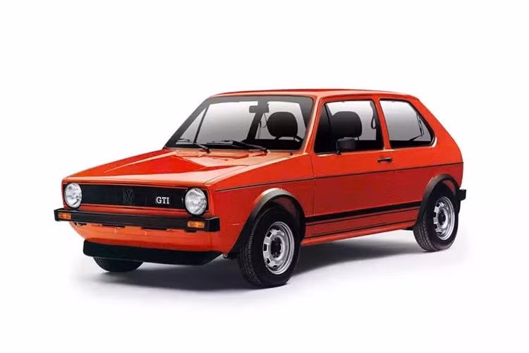 Golf được cung cấp với nhiều kiểu dáng thân xe khác nhau, bao gồm hatchback ba và năm cửa, xe wagon Variant, xe mui trần và sedan. Tuy nhiên, vào năm 1976, Volkswagen đã giới thiệu "chiếc xe mơ ước cỡ nhỏ", mẫu xe tiên phong trong phân khúc hatchback hiệu suất cao Golf GTI.
