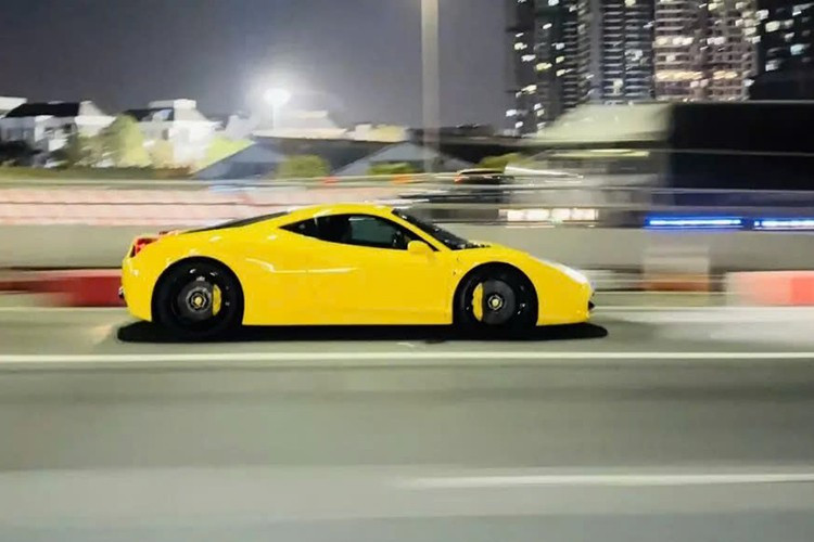 Không ai rõ anh mua chiếc siêu xe Ferrari 458 Italia này từ khi nào nhưng cũng phải gần 6 năm xe ở trong garage doanh nhân này, lúc về nước từ 2011, chiếc Ferrari 458 Italia thuộc sở hữu của tay chơi siêu xe Cường Đô la sau đó được bán lại cho 1 người bạn.