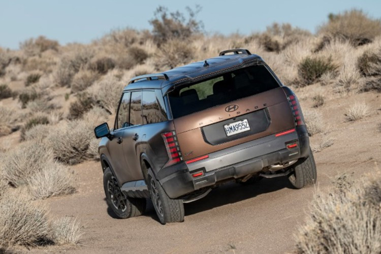 Dù không còn gói bảo dưỡng định kỳ miễn phí từ đời 2026, nhưng chính sách bảo hành hệ truyền động lên tới 10 năm hoặc 160.000 km của Hyundai vẫn là một trong những cam kết uy tín nhất thị trường hiện nay.