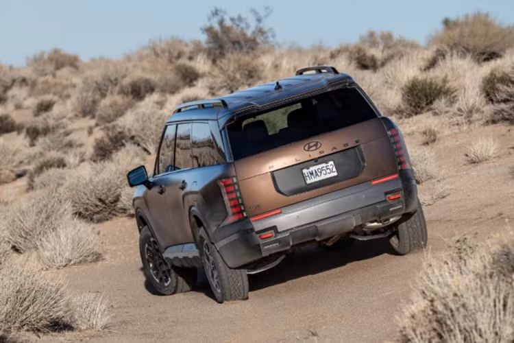 Dù không còn gói bảo dưỡng định kỳ miễn phí từ đời 2026, nhưng chính sách bảo hành hệ truyền động lên tới 10 năm hoặc 160.000 km của Hyundai vẫn là một trong những cam kết uy tín nhất thị trường hiện nay.