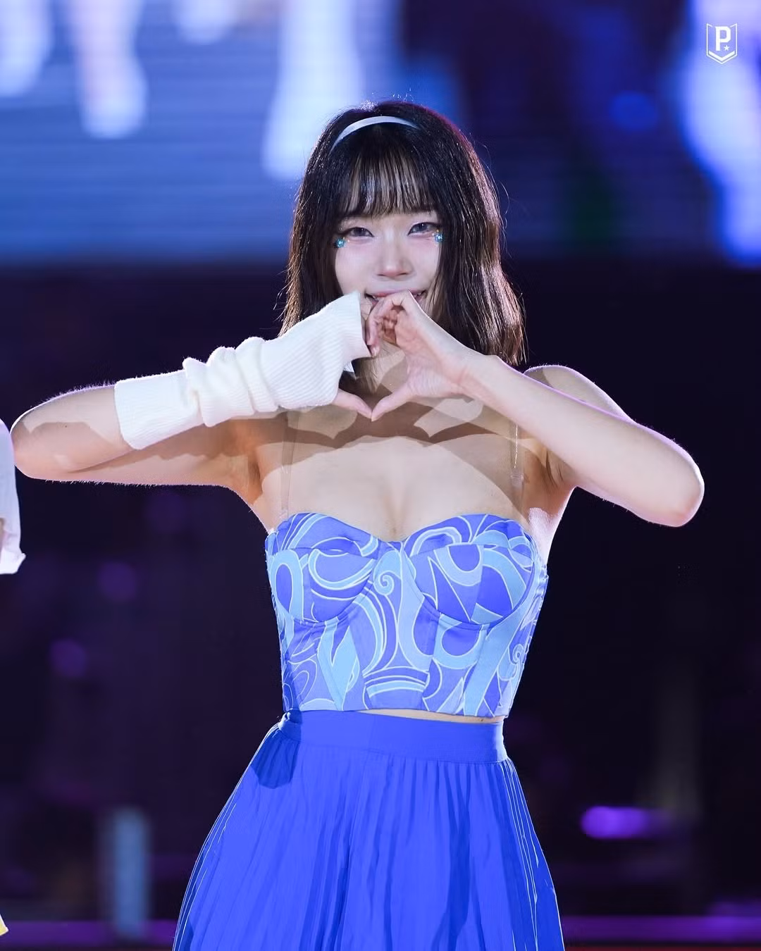 Từ khoảnh khắc suýt hớ hênh trên sân khấu, cô nàng hot girl Ruka không những chẳng gặp phải bất kỳ biến cố nào mà ngược lại, còn trở thành một trong những cái tên được tìm kiếm nhiều nhất.