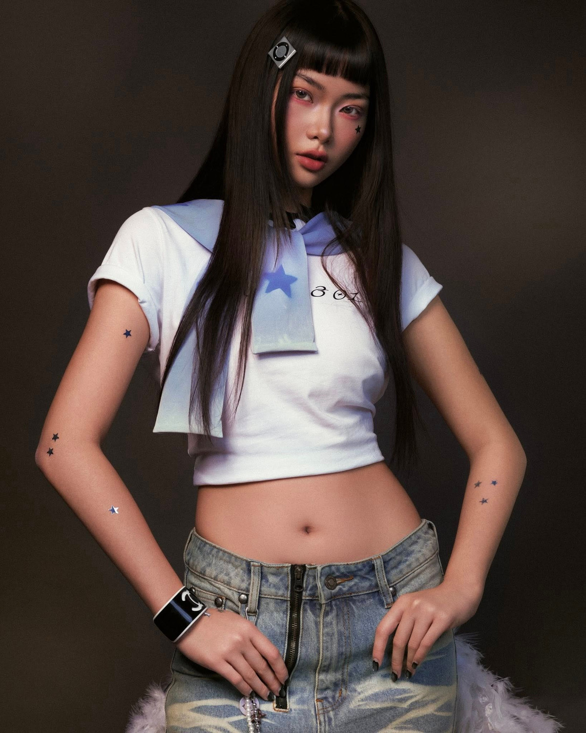 Ánh Sáng AZA bắt đầu sự nghiệp từ khi mới 12 tuổi, ra mắt với tư cách là thành viên nhỏ tuổi nhất của nhóm nhạc SGO48. Ngay từ những ngày đầu, cô nàng GEN Z đã được chú ý nhờ ngoại hình sáng sân khấu, khả năng ca hát ổn định cùng vũ đạo chắc chắn, thường xuyên đảm nhiệm vị trí trung tâm (centre) trong các màn trình diễn.